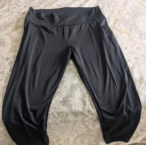 Simply Vera Wang Black Leggings with Pockets